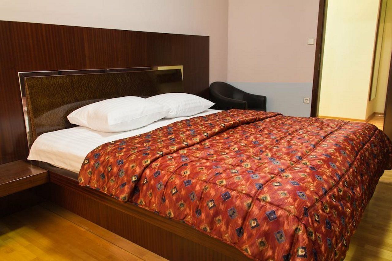 Hotel Atina Баня Лука Екстериор снимка