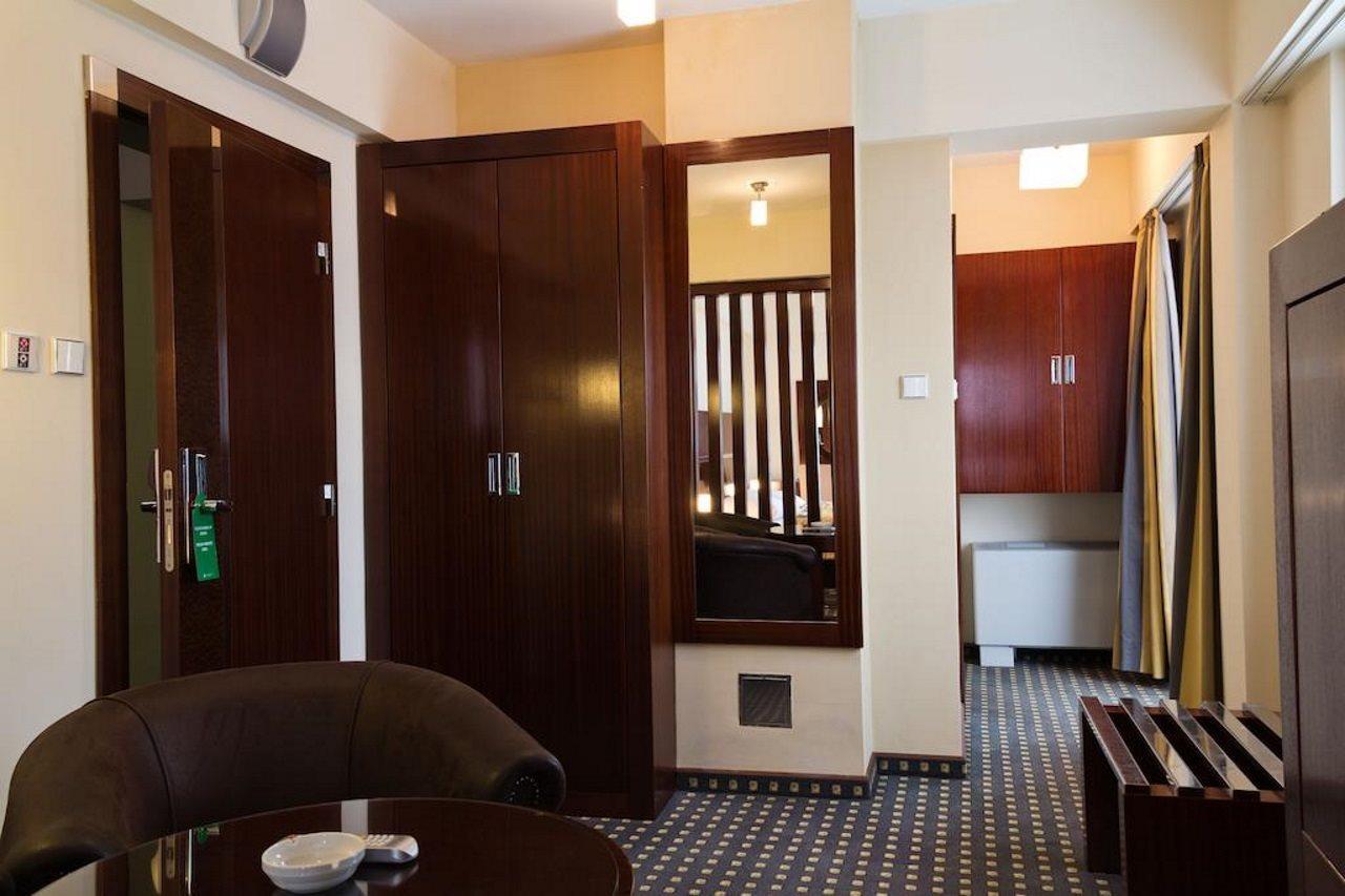 Hotel Atina Баня Лука Екстериор снимка